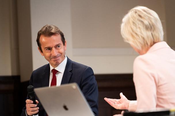 Airbus CEO Guillaume Faury showed the way to climate-neutrality in Berlin. Airbus CEO Guillaume Faury showed the way to climate-neutrality in Berlin.