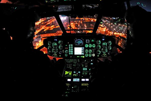 night-vision-goggle-flight.jpg night-vision-goggle-flight.jpg