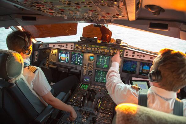 Pilots-in-the-cockpit-of-A330-Qatar