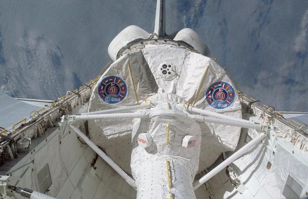 Shuttle Columbia during STS-50 with Spacelab Module LM1 and tunnel in its cargo bay
