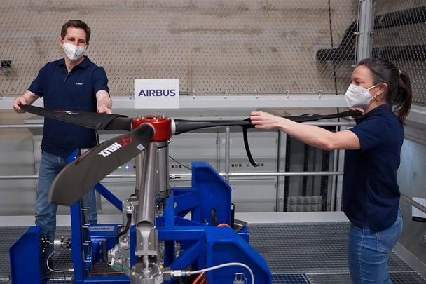 In 2016, Airbus first opened the doors of its E-Aircraft Systems site. Back then, the building featured about 225 m2 of medium-voltage testing space. Three years later, a new 2,500-m2 facility —complete with two GenSet test beds, four propulsion unit test