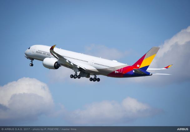 A350-900 Asiana Airlines take off A350-900 Asiana Airlines take off