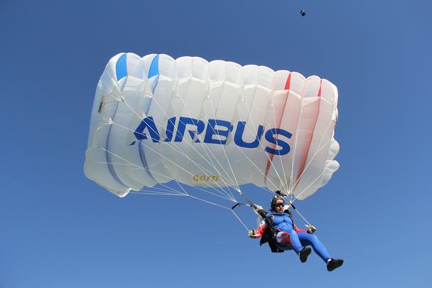 Airbus has sponsored the all-women Ang’elles parachute team, which competes under the aegis of the French Skydiving Federation, since 2016