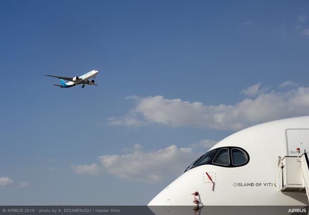 DAS19-Day01-A330neo-Fliying-display-02