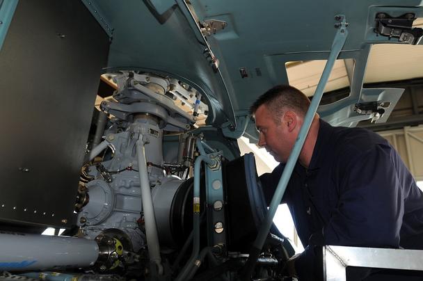 helicopter-maintenance1.jpg helicopter-maintenance1.jpg