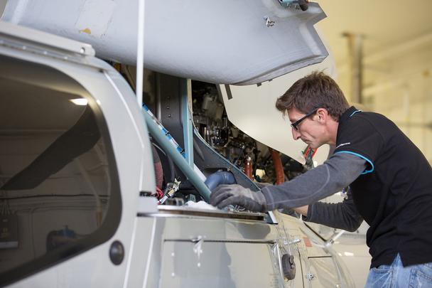 rotor-maintenance-helicopter.jpg rotor-maintenance-helicopter.jpg