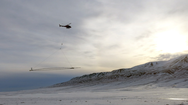 An H125 deployed in Greenland maps groundwater using the geophysical system from SkyTEM