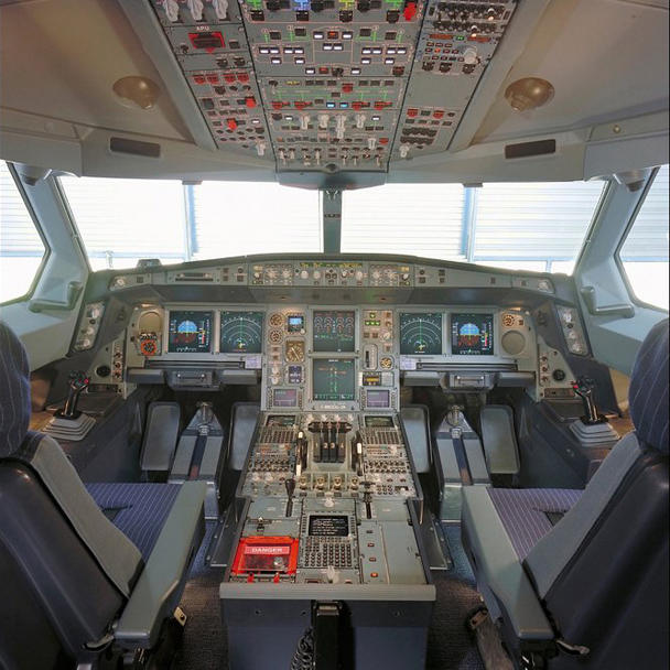A340-600_Airbus_cockpit