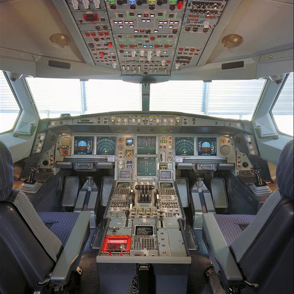 A340-600_Airbus_cockpit A340-600_Airbus_cockpit