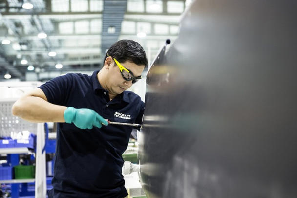 Airbus-technician-worker Airbus-technician-worker