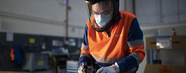 Technician-worker-spain Technician-worker-spain