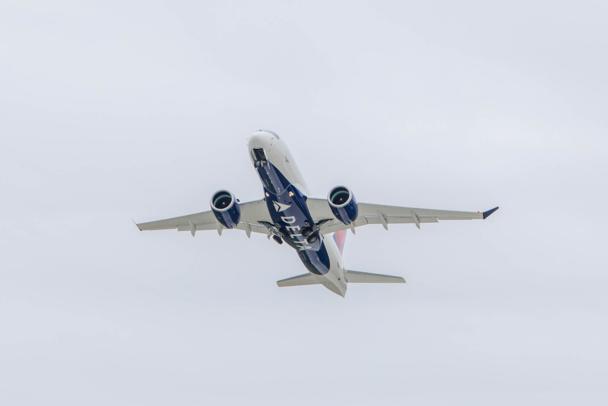 A220-100 A220-100