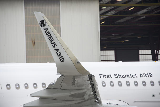 First-A319-with-sharklets First-A319-with-sharklets