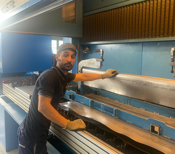 Francois, Laser Operator Team Leader for Metallic Elemental Parts, at Airbus Helicopters in Dugny, Île-de-France, France Francois, Laser Operator Team Leader for Metallic Elemental Parts, at Airbus Helicopters in Dugny, Île-de-France, France