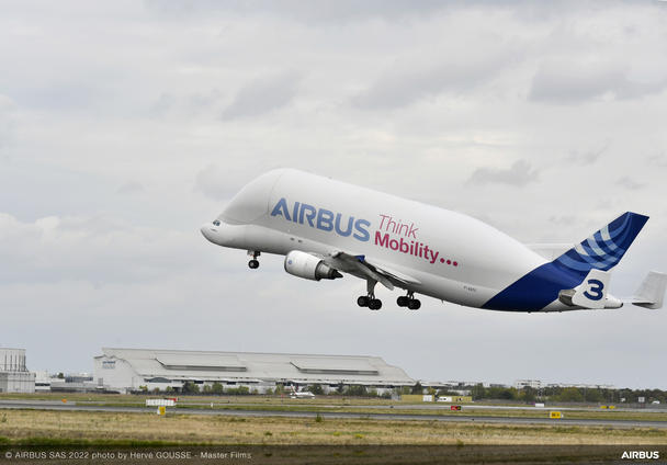 picture: Beluga take off Hotbird13G