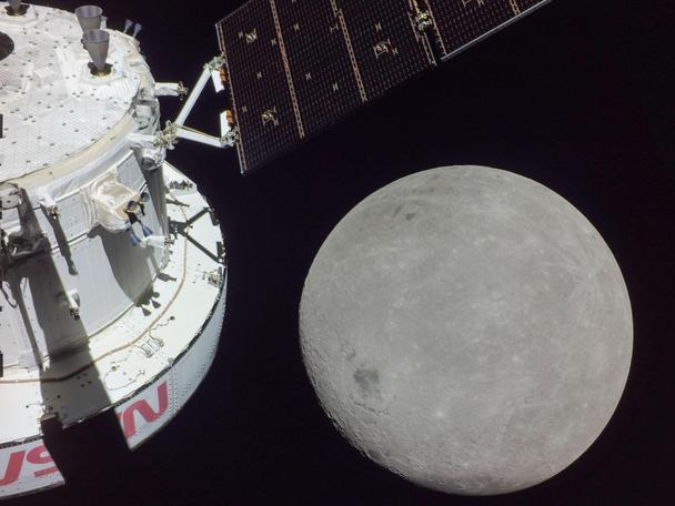 Lunar flyby_copyright NASA Lunar flyby_copyright NASA