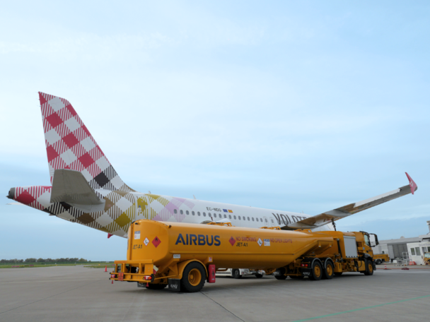 Airbus and Volotea are now fuelling Airbus’ internal shuttle service with a SAF blend. Copyright: Jan Justus Cordes. Airbus and Volotea are now fuelling Airbus’ internal shuttle service with a SAF blend. Copyright: Jan Justus Cordes.