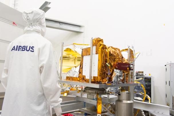 Picture: MicroCarb instrument in clean room MicroCarb instrument