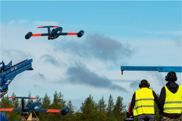 The Airbus-led Multi-Domain Flight Demo teamed up fighter aircraft, a helicopter and remote carriers. The latter were represented by five Airbus Do-DT25 drones
