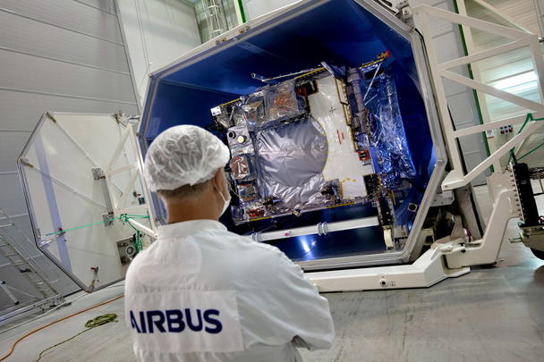 JUICE probe in Airbus cleanroom JUICE probe in Airbus cleanroom