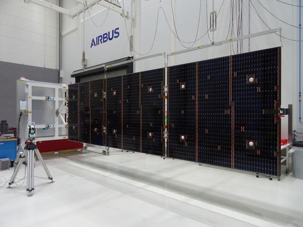 esm2_solar_array_wing_deployed_c_airbus_ds_nl_2022.jpg esm2_solar_array_wing_deployed_c_airbus_ds_nl_2022.jpg