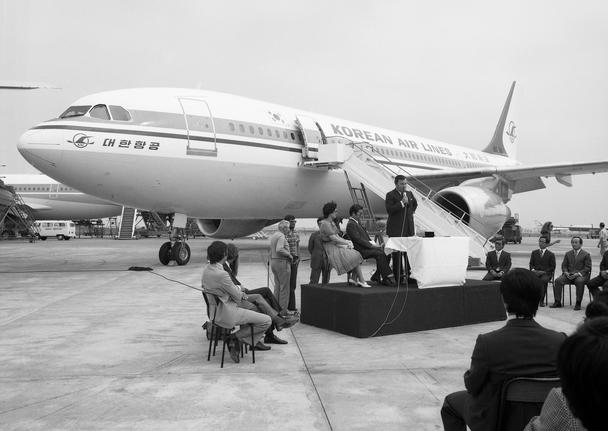 Delivery of the first A300B4 to Korean Air in Toulouse Delivery of the first A300B4 to Korean Air in Toulouse