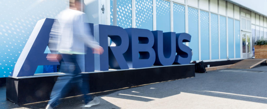 Airbus logo ambiance site entrance