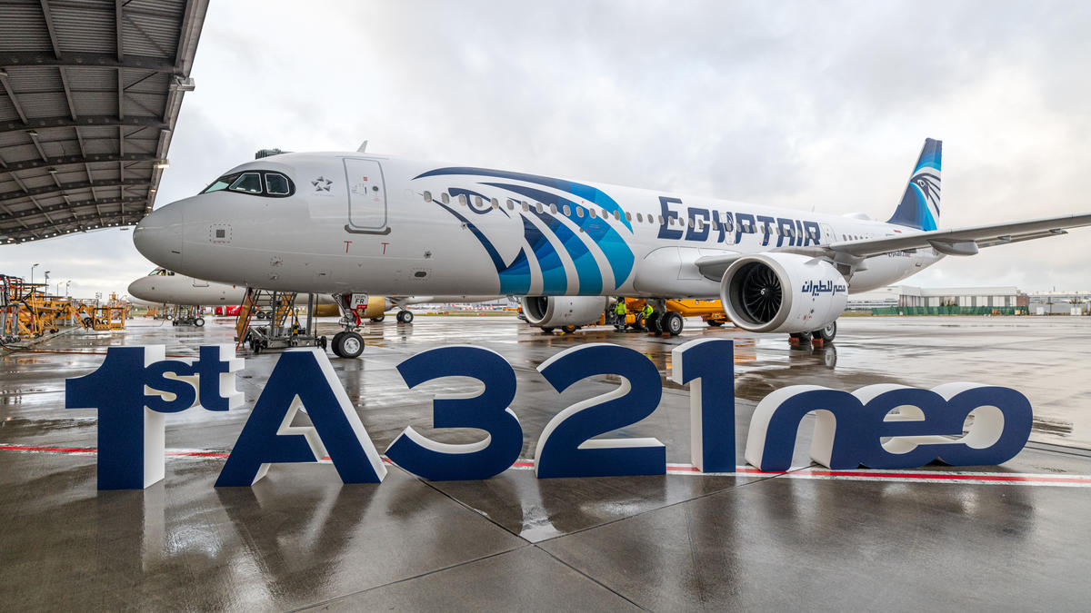 その他 Egyptair AirBUS A321 EGYPTAIR takes delivery of Africa's first Airbus A321neo | Airbus