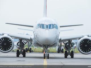 A220-300 Front View