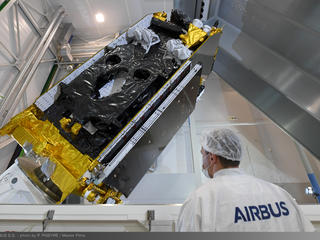 Inmarsat6F1-Packing-044-(C)Airbus.PIGEYRE