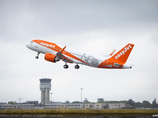 A320neo easyJet MSN7649 take off A320neo easyJet MSN7649 take off