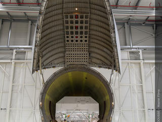 Beluga loading in TLS vertical