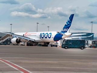 Optimate truck next to A350