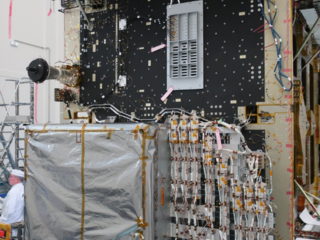 Active transmit antenna of SpainSat NG-I integrated on the satellite - Copyright Airbus SpainSat-NG-DRA-Tx-on-satellite-Copyright-Airbus.png