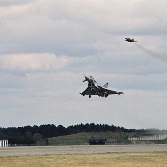 Erstflug EF
