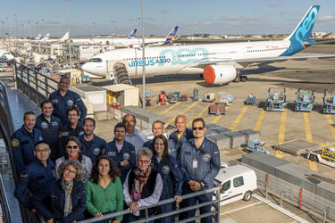 Thomas Pesquet an the team front of the A330neo