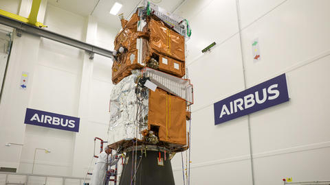 Both final Pléiades Neo satellites in their “self-stacked” configuration during mechanical tests 