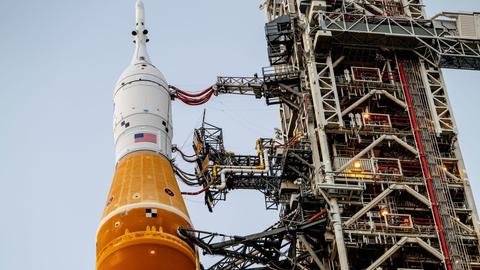 Artemis I pre launch SLS stack