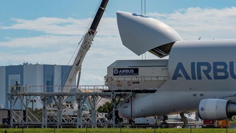 Beluga Hotbird and VAB