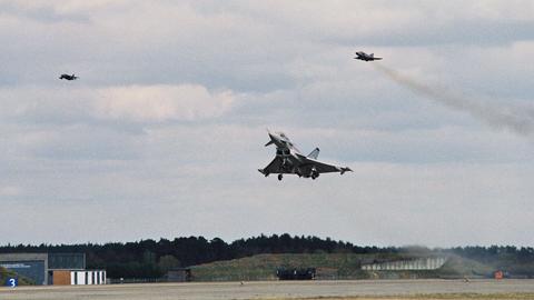 Erstflug EF