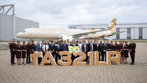 Etihad Airways Delivery single-aisle Airbus A321LR 