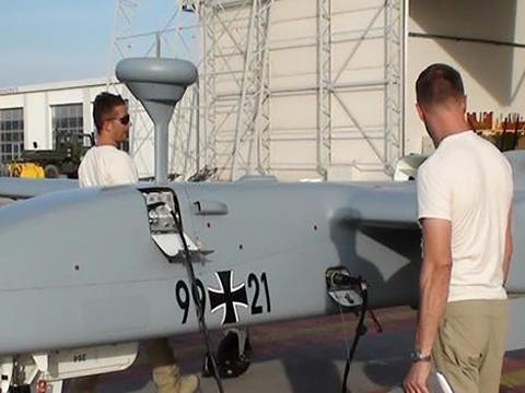 Maintenance Crew-pan2-stage