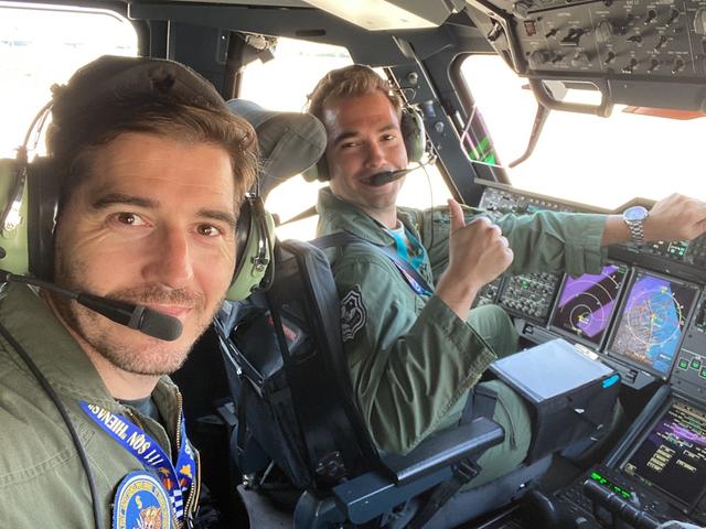 Jose Álvarez (left) and Álex Álvarez in an A400M