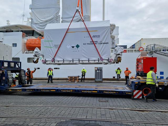 Sentinel-2C being loaded into Canopée