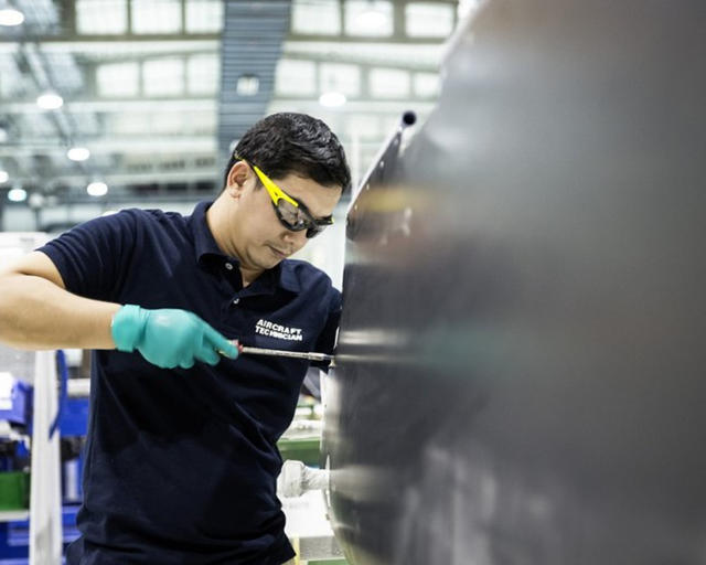 Airbus-technician-worker Airbus-technician-worker