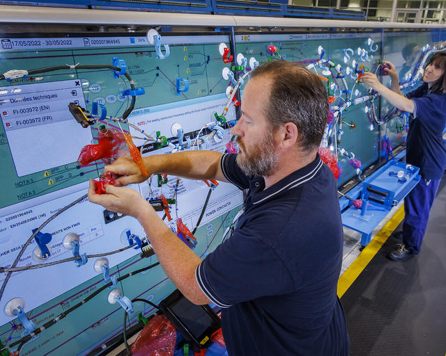 Intégrateur câbleur aéronautique Intégrateur câbleur aéronautique