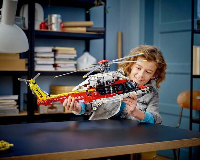 lego-helicopter-airbus-h175 lego-helicopter-airbus-h175