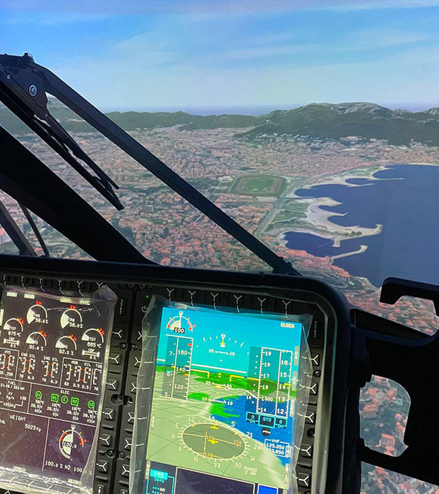 h160-full-flight-simulator-interior.jpg