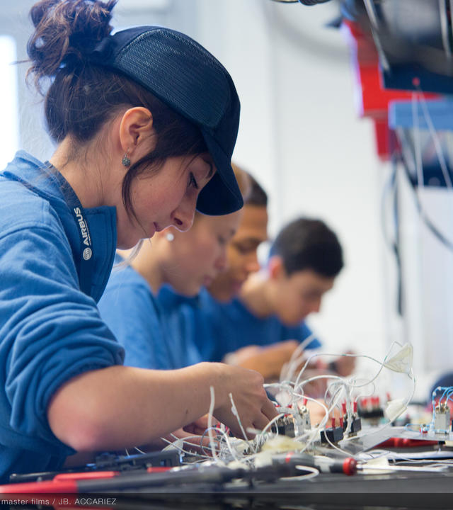 Lycee Airbus Apprentice at work