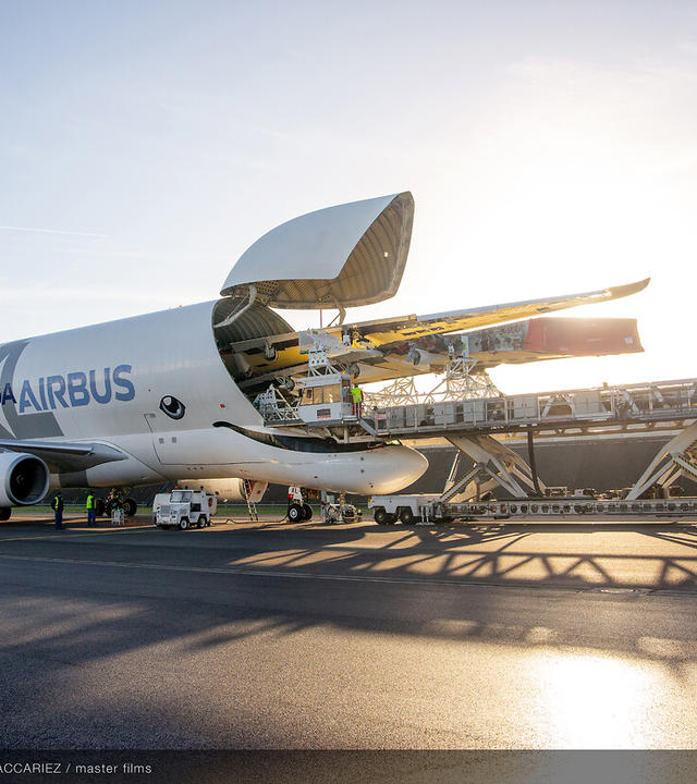 belugaxl_first_a350_xwb_wings_loading_and_transportation_operation_1.jpg